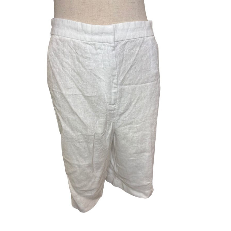 bermudas en lin blanc